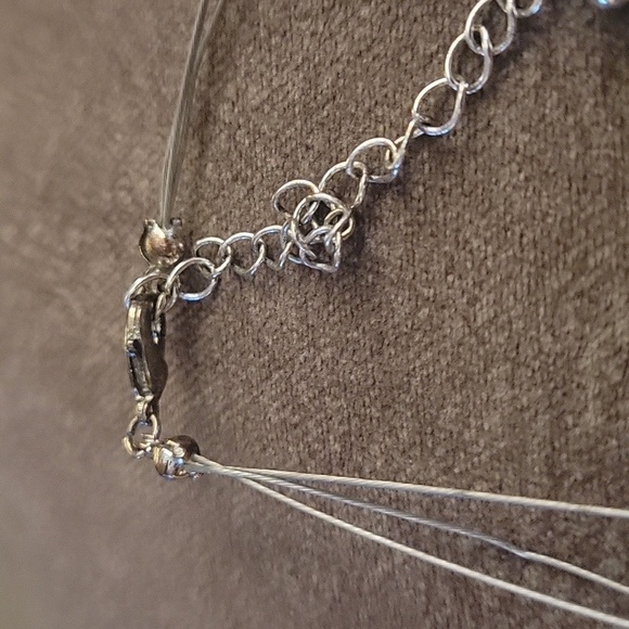 3/$30 VTG Silvertone Layered Floating Illusion Beaded Station Necklace - Picture 6 of 9